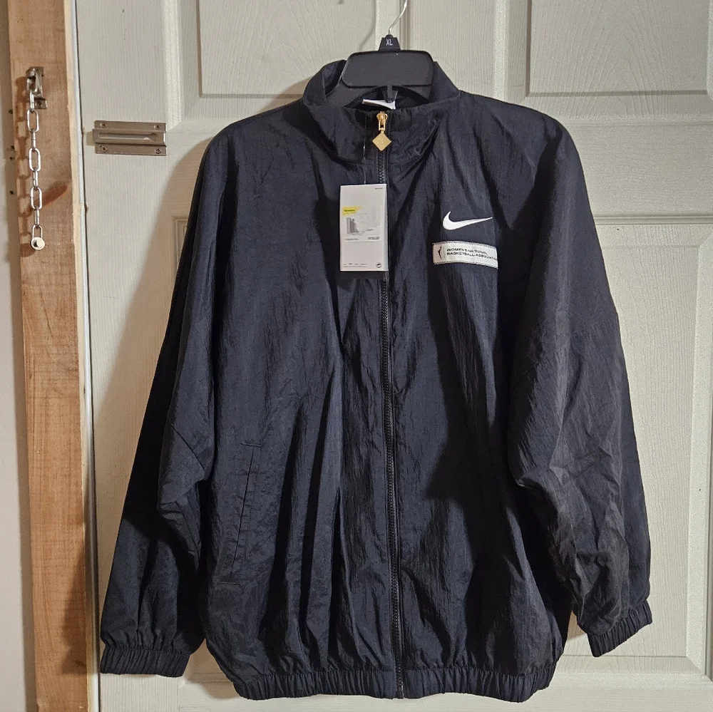 Nike Women's WNBA Black Woven Jacket: LIMITED EDITION: NEW WITH TAGS: SIZE S